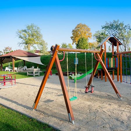 Arenda Apartamenty&Domki Caloroczne Sierakow  Εξωτερικό φωτογραφία