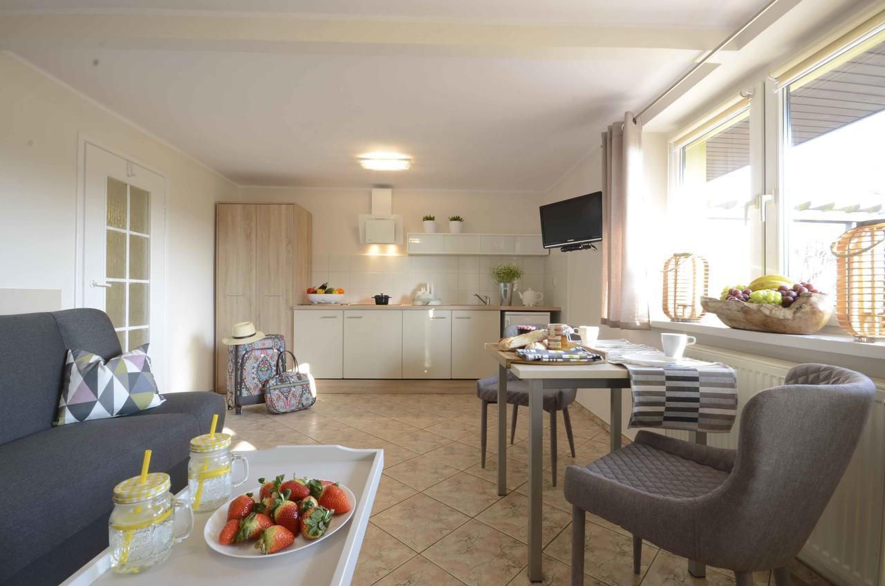 Arenda Apartamenty&Domki Caloroczne Sierakow  Εξωτερικό φωτογραφία